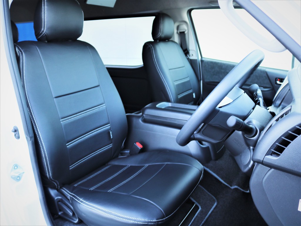 運転席シート、黒革調シートカバー！