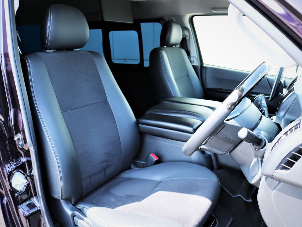 運転席シート、ハーフレザーシート！