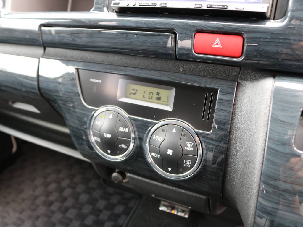 オートエアコンは標準装備です。