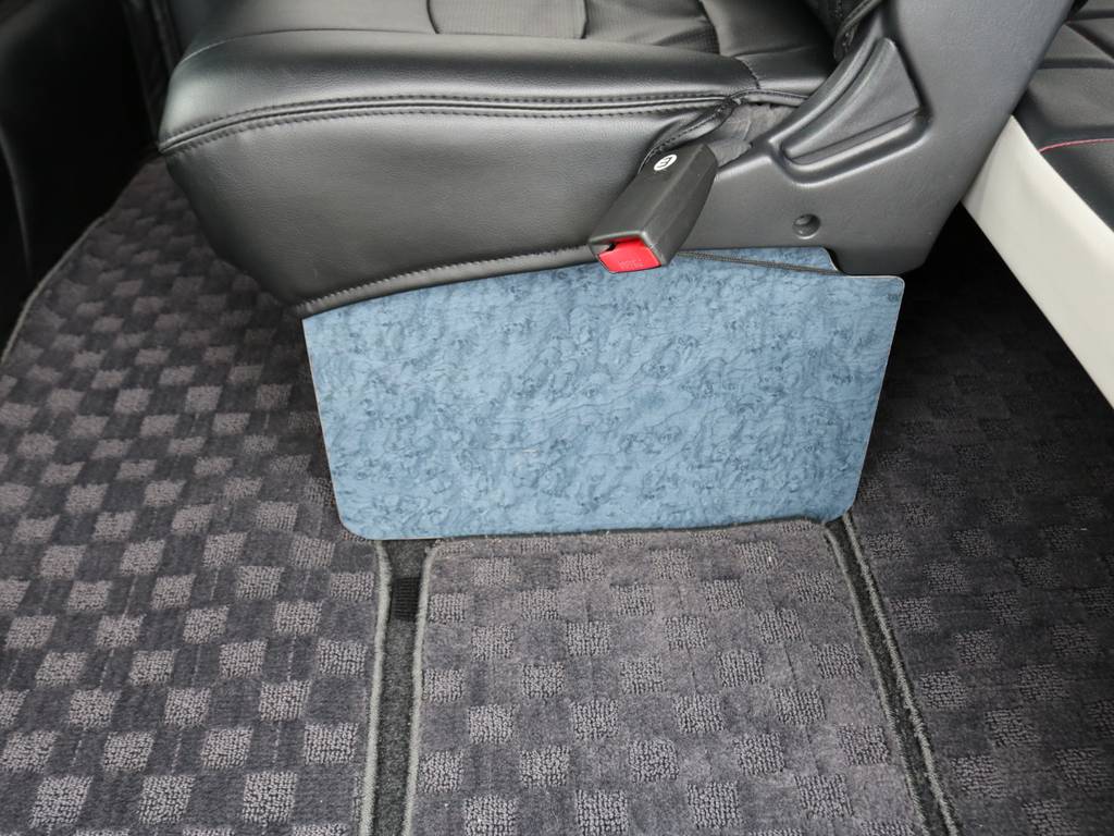 ２列目フットパネル！