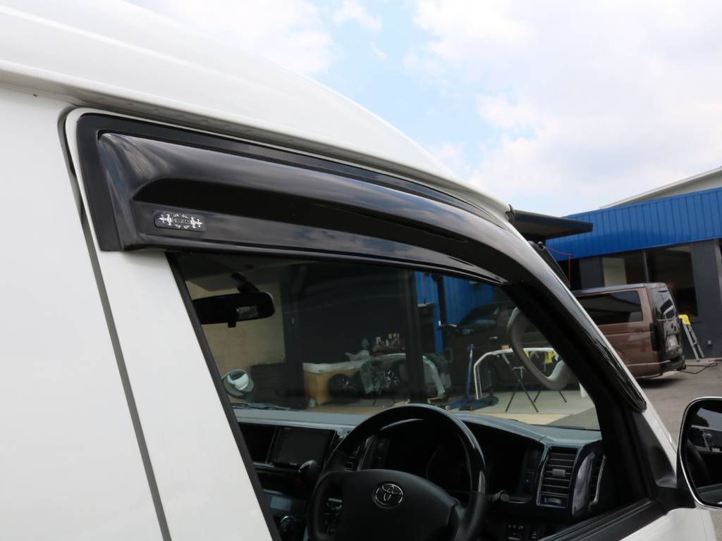 左右ドアバイザー完備！