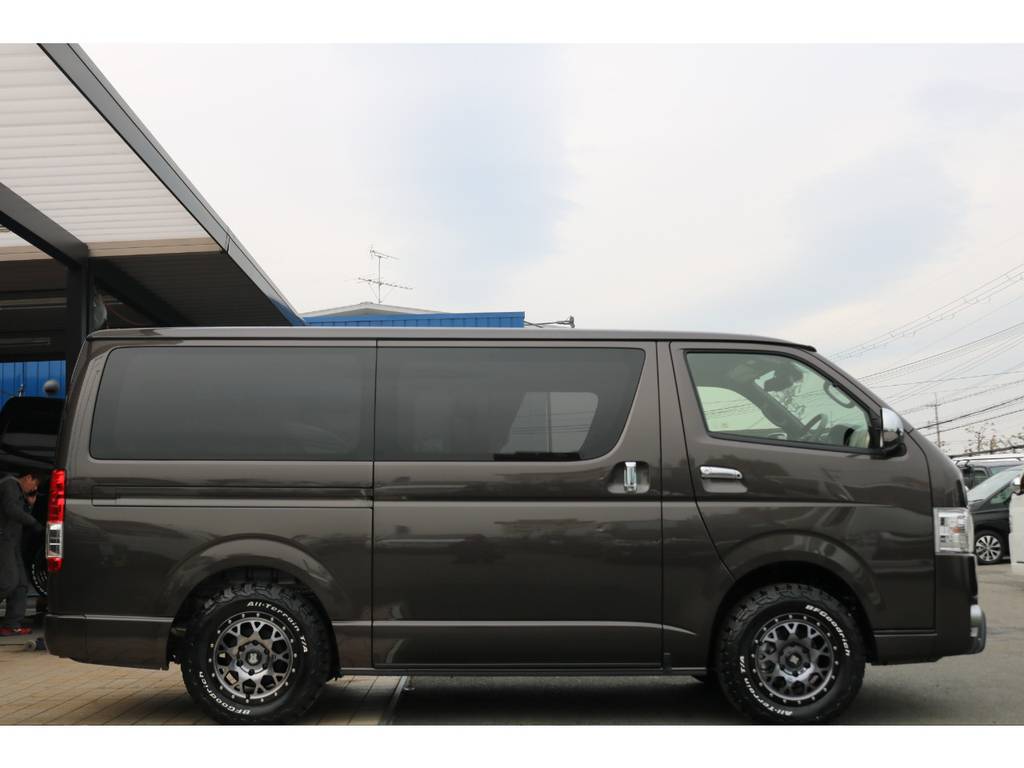 車高は４ＷＤらしくノーマル車高にさせて頂いております♪