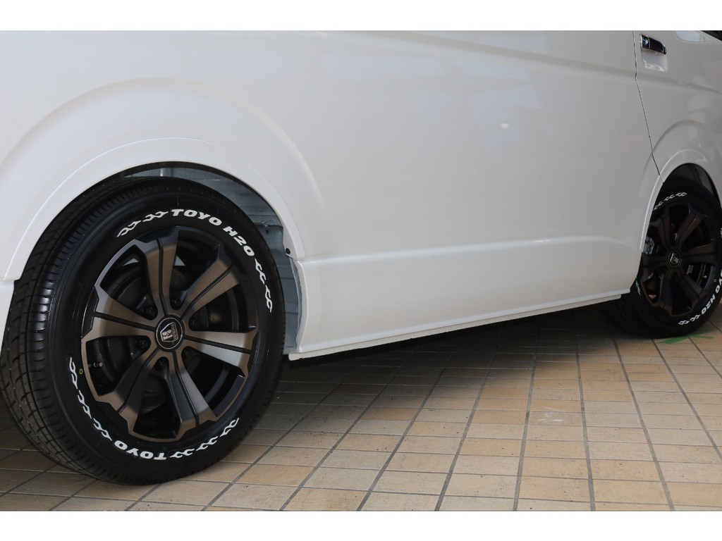 ＦＬＥＸバルベログランデ１７インチＡＷ＆ＴＯＹＯＨ２０タイヤ
