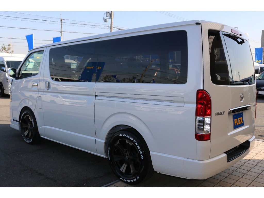 両側パワースライドドア装備