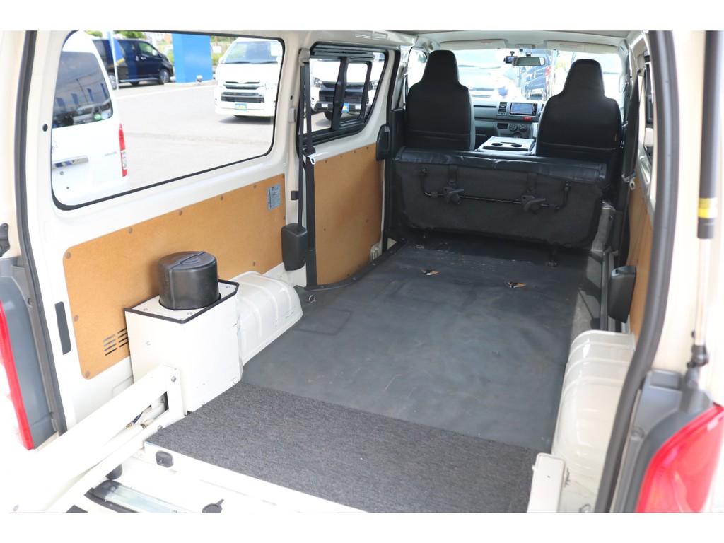 4型ＤＸガソリン２ＷＤ・トヨタＴＥＣＳ製リフト付きバン入庫♪
