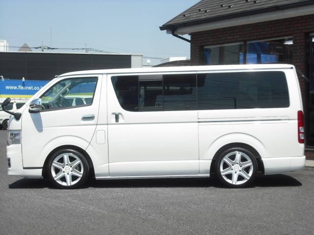 ハイエース0 新型ハイエース 未使用車 パールホワイト ディスチャージライト オートエアコン 即納ｏｋな未使用車が入庫です トヨタハイエース 0スーパーgl中古車 車探しなら中古車 新車の専門店flex フレックス へ