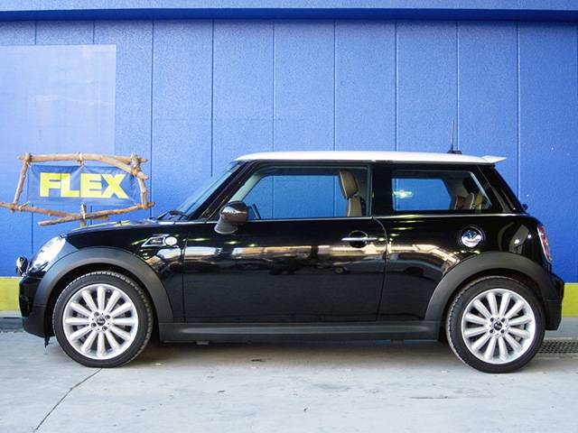 Bmwミニ 人気の高いクーパーsの５０周年記念車 が入荷しました 人気色ﾐｯﾄﾞﾅｲﾄﾌﾞﾗｯｸ 低走行 純正etc 純正hddナビ 車検残 1年保証付きminibmwミニクーパーs50thアニバーサリー メイフェア中古車 車探しなら中古車 新車の専門店flex フレックス へ
